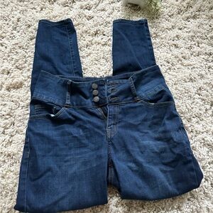 Simple society, dark blue women’s denim skinny jeans. Nice and fitted.